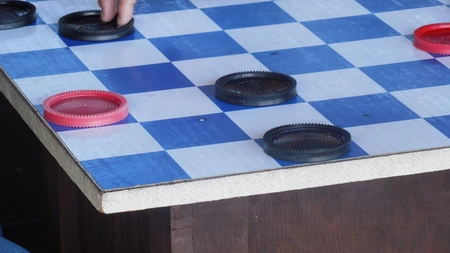 De la Monopoly la Minecraft: Jocuri de societate și online perfecte pentru distracția adulților