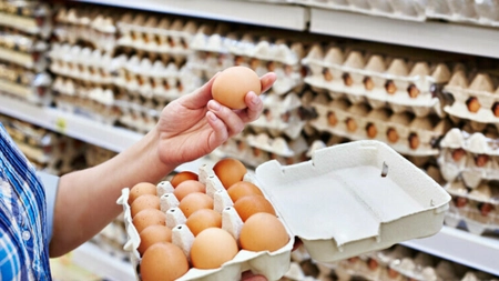 De astăzi intră în vigoare plafonarea adaosului comercial. Iată care sunt alimentele care se ieftinesc