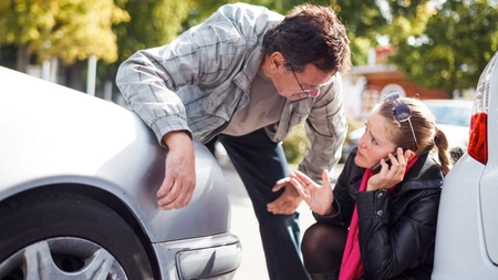 Ce faci dacă te accidentează un șofer fără asigurare RCA?