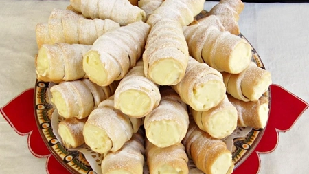 Cel mai bun aluat pentru rulouri. Secrete culinare pentru un desert gustos și rafinat