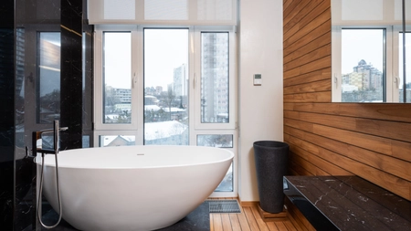 Poți integra o cadă freestanding într-o baie mică? Sugestii și modele recomandate