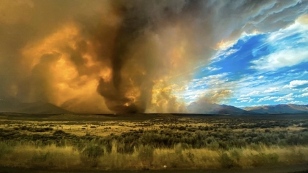 Incendiul uriaș din California și Nevada provoacă tornade de foc