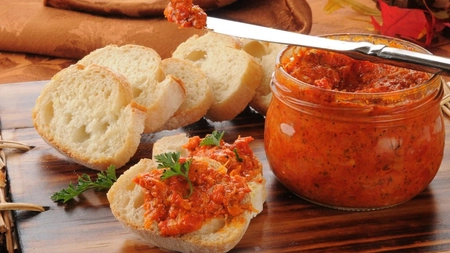 Zacuscă de dovlecei. Rețeta bunicii pentru un adevărat deliciu