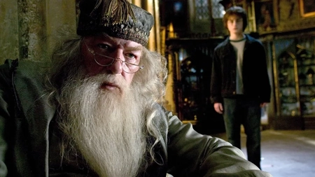 A murit actorul ce l-a interpretat pe profesorul Albus Dumbledore în franciza de filme „Harry Potter”. Michael Gambon avea 82 de ani - VIDEO