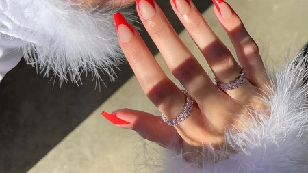 Trend alert: Modele unghii french pe roșu pentru toamnă