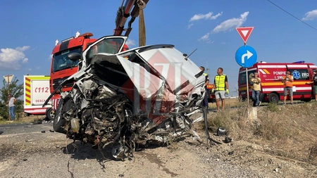 Accident rutier în județul Iași. O persoană a murit în urma coliziunii dintre un TIR și un autoturism la Uricani. Traficul este blocat pe ambele sensuri - GALERIE FOTO, LIVE VIDEO, UPDATE