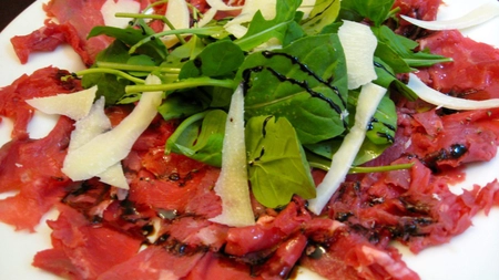 Carpaccio de vită. O simfonie culinară care îți va încânta papilele gustative