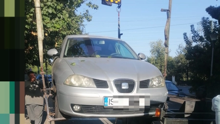 Atenție, șoferi! Autoritățile ridică mașinile parcate neregulamentar