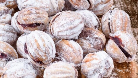 Rețete nuci cu untură, care se topesc în gură. Cremă de biscuiți sau de ouă?
