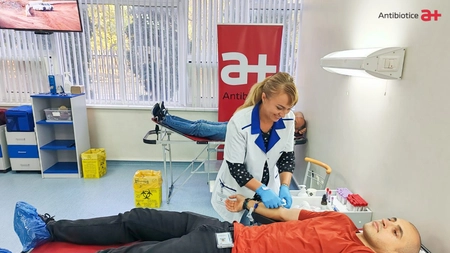 Angajații <em class='ep-highlight'>Antibiotice</em> au donat sânge pentru cazurile grave din spitale