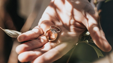 Vezi aici top 3 cadouri pe care i le poți oferi mamei tale de ziua ei, ca să-i arăți cât de mult o iubești!