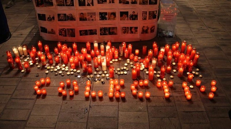 8 ani de la incendiul din clubul Colectiv, unde au murit 65 de persoane. România nu are nici astăzi un centru pentru tratarea marilor arși