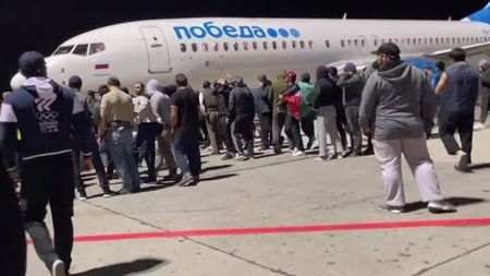 Volodimir Zelenski consideră că Vladimir Putin este vinovat de incidentul de pe aeroportul din Daghstan, unde zeci de persoane au agresat pasageri evrei - VIDEO