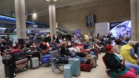 Încă două avioane Tarom au adus români în țară. Ce au transmis oamenii scăpați din război