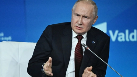 Vladimir Putin critică alternanța la guvernare din țările Occidentale: „Pur şi simplu, o absurditate!”