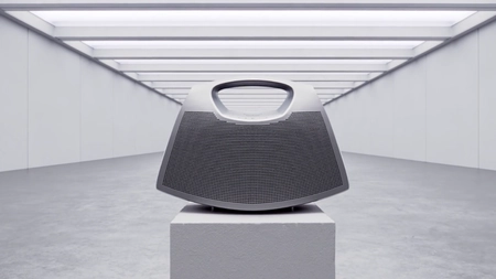 Premieră mondială la Art Safari - o piesă de excepție: Balenciaga I Bang & Olufsen Speaker Bag