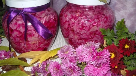 Conopidă cu varză roșie la borcan. Legume fermentate pentru iarnă