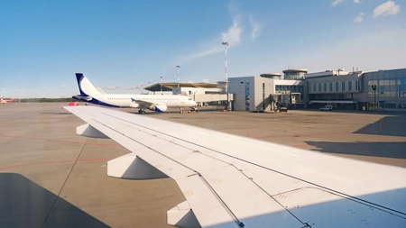 Avionul care trebuia să-i aducă în țară pe cei 41 de români din Cairo s-a stricat