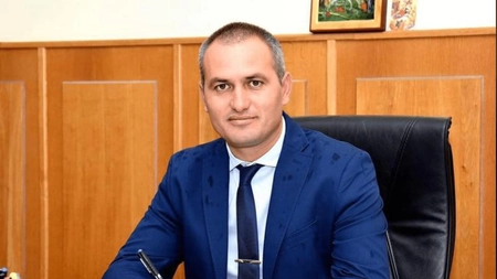 Primarul din Crevedia, unde au avut loc exploziile devastatoare, și-a mărit salariul cu 70%