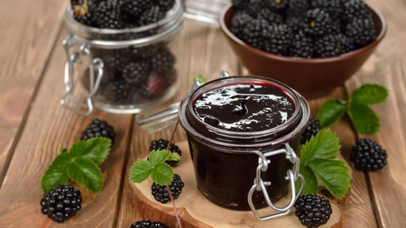 Dulceață de mure fără zahăr. O rețetă simplă pentru gospodinele începătoare