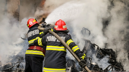 Scene teribile la Botoșani! Mamă și fiică găsite carbonizate într-o casă care ar fi fost incendiată de soț