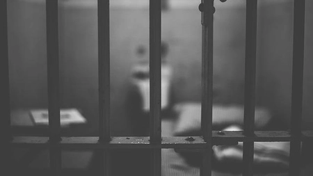 Caz incredibil în Argeș. Un bărbat a fost reținut după ce și-ar fi violat fiicele minore și și-a bătut soția și copiii mai mici