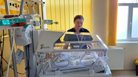 Un caz medical rar a avut loc la maternitatea din Botoșani. O mamă a născut gemeni microsomi