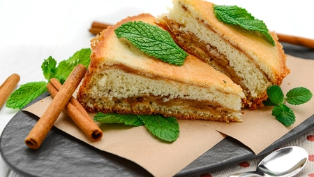 Prăjitură cu gutui rase. Un desert de casă aromat și gustos