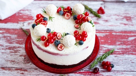 Cum să îi surprinzi pe musafiri cu un tort de Revelion. Iată rețeta marilor cofetari pentru un desert gustos și spectaculos