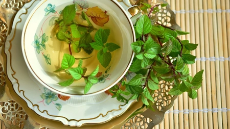 Ceaiul de mentă constipă? De ce nu este recomandat femeilor însărcinate