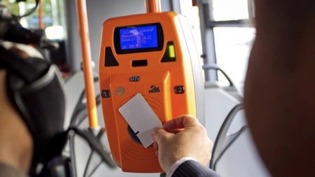 Transportatorii din Iași și Suceava nu mai eliberează abonamente gratuite pentru elevi