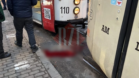 Accident în Tătărași. O persoană a fost prinsă între tramvaie - EXCLUSIV, FOTO/VIDEO, UPDATE