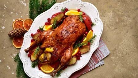 Friptură de rață la ceaun. O mâncare delicioasă pentru mesele în familie