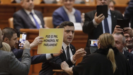 George Simion, președintele AUR: O mascaradă de Crăciun