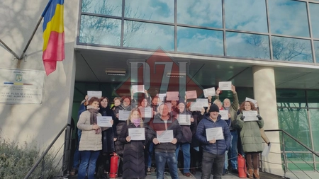 Greva japoneză de la APIA s-a transformat în protest spontan! Funcționarii nemulțumiți de salarii amenință cu intensificarea formelor de protest - FOTO, UPDATE