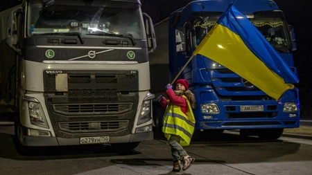 Cadoul Poloniei pentru Kiev: Cale liberă pentru camioane de Crăciun