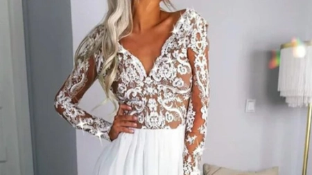 Modele actuale de rochie lungă crăpată pe picior pentru Revelion. Recomandările stiliștilor pentru un look de excepție