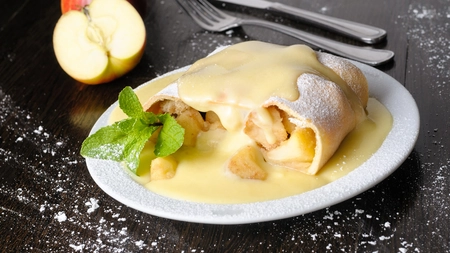 Sos de vanilie pentru ornarea prăjiturilor de casă. Rețeta cu care vei pregăti un desert rafinat și aromat