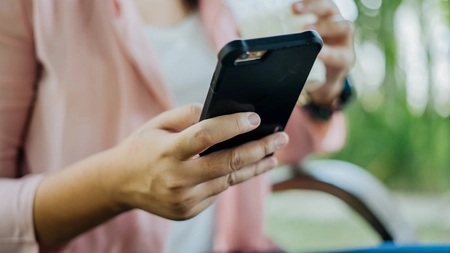 O suceveancă şi-a achiziţionat online un telefon mobil, dar ce a primit depăşeşte orice imaginaţie