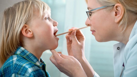Antibiotic pentru roșu în gât la copii. Cum să tratezi la domiciliu o infecție bacteriană?