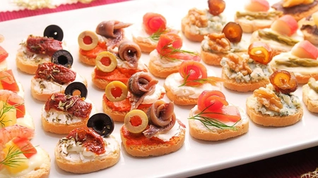 Aperitive festive ușor de făcut. Idei spectaculoase pentru mese rafinate