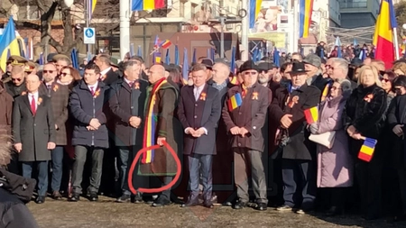Domnu’ Arăgăzel, vi s-a rupt cojocul, bre. Ce naiba faci? Râde lumea de tine