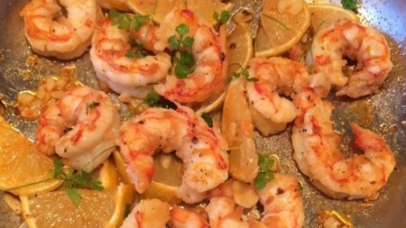 Creveți cu usturoi. O experiență culinară de neuitat