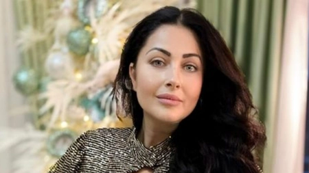 Gabriela Cristea se vopsește și se pensează singură. Vedeta și-a făcut salon de înfrumusețare acasă