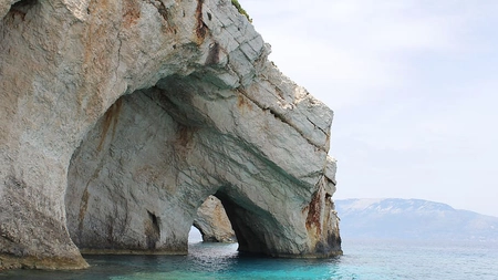 Secretul Peșterilor Albastre, pe care îl vei descoperi doar într-o vacanță în Zakynthos!