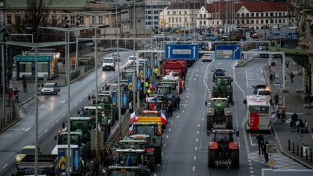 Fermierii cehi au ajuns cu 500 de tractoare, camioane şi utilaje agricole în centrul capitalei