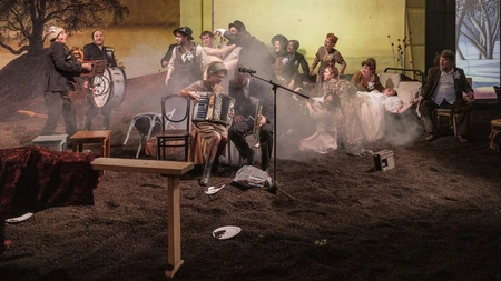 Teatrul Național Iași, cu trei nominalizări la Premiile UNITER 2024 pentru spectacolul „Antologia dispariției”, în regia lui Radu Afrim