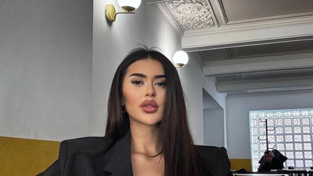 Pescobar a înlocuit-o pe Larisa cu... Larisa! Ea este noua şefă de la Taverna Racilor!