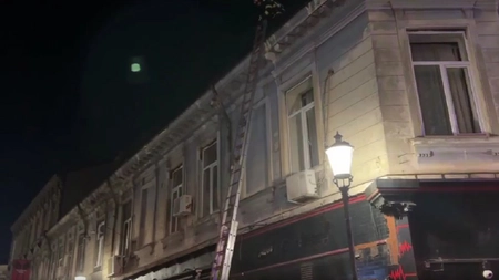 Incendiu de proporții în Centrul Vechi din București. Cinci autospeciale de stingere au acționat - FOTO