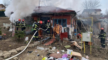 Incendiu la Iași. O casă a fost cuprinsă de flăcări - FOTO, VIDEO